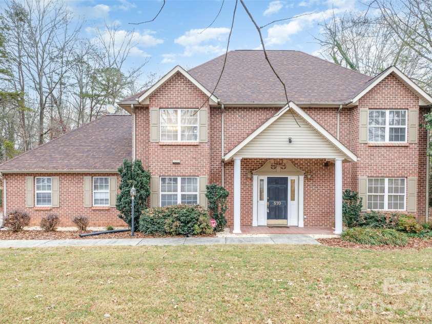 570 29th Avenue Drive, Hickory, NC 28601.  MLS# CAR4377600, YatesRealty ID 18404. 