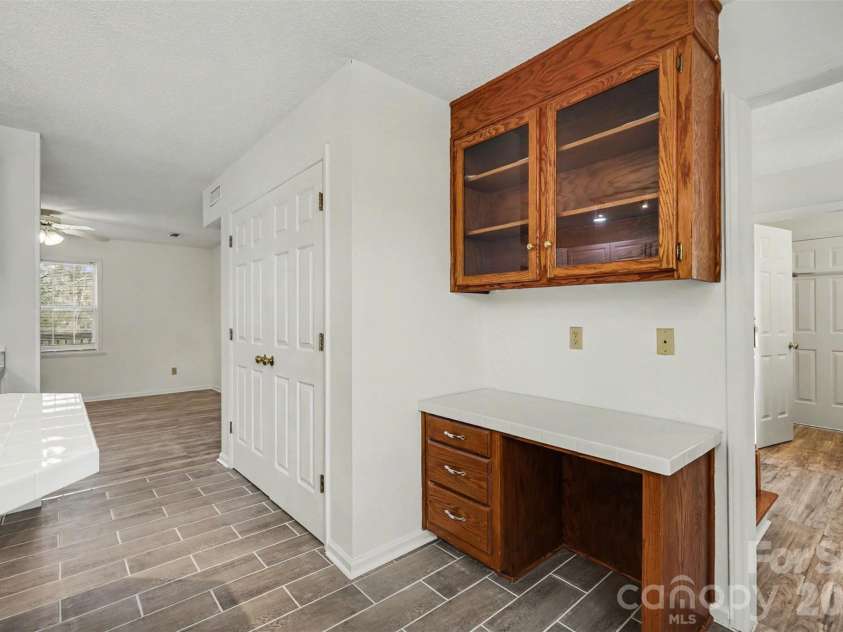 570 29th Avenue Drive, Hickory, NC 28601.  MLS# CAR4377600, YatesRealty ID 18404. 