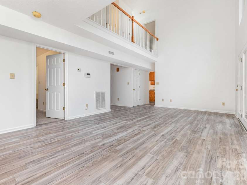 570 29th Avenue Drive, Hickory, NC 28601.  MLS# CAR4377600, YatesRealty ID 18404. 