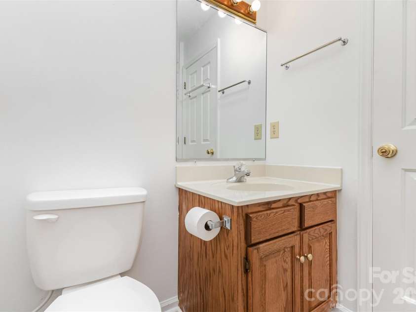 570 29th Avenue Drive, Hickory, NC 28601.  MLS# CAR4377600, YatesRealty ID 18404. 