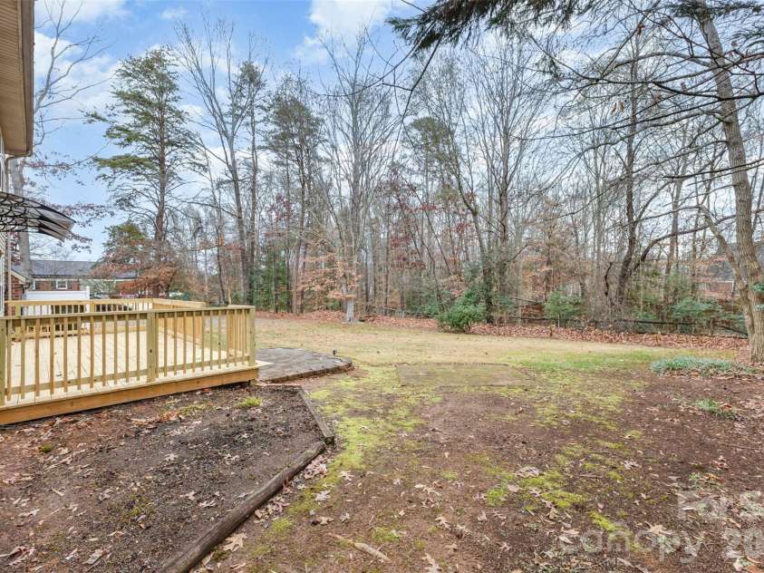 570 29th Avenue Drive, Hickory, NC 28601.  MLS# CAR4377600, YatesRealty ID 18404. 