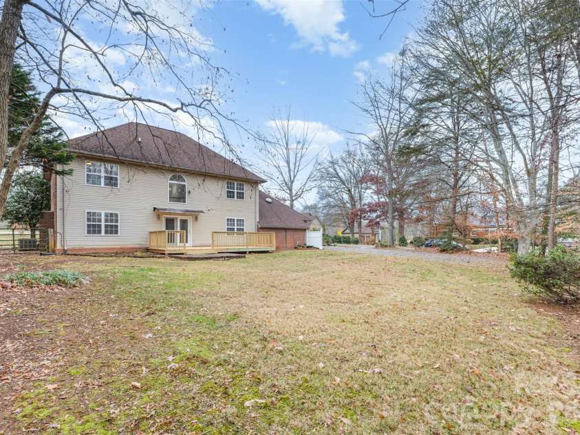 570 29th Avenue Drive, Hickory, NC 28601.  MLS# CAR4377600, YatesRealty ID 18404. 