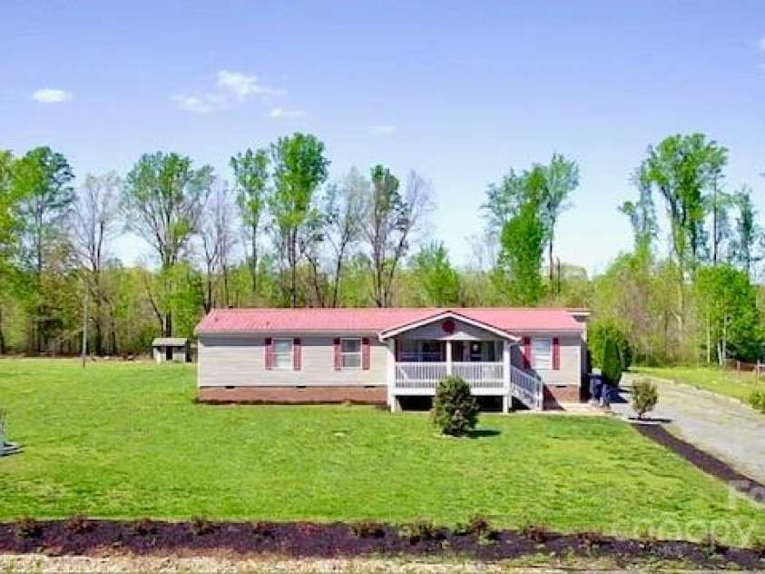 161 Hickory Nut Drive, Statesville, NC 28677.  MLS# CAR4245428, YatesRealty ID 18405. 