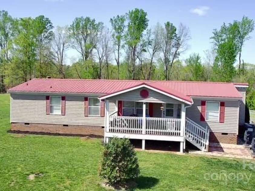 161 Hickory Nut Drive, Statesville, NC 28677.  MLS# CAR4245428, YatesRealty ID 18405. 