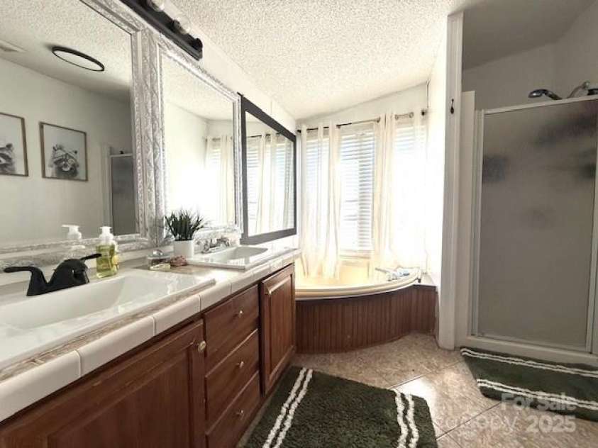 161 Hickory Nut Drive, Statesville, NC 28677.  MLS# CAR4245428, YatesRealty ID 18405. 