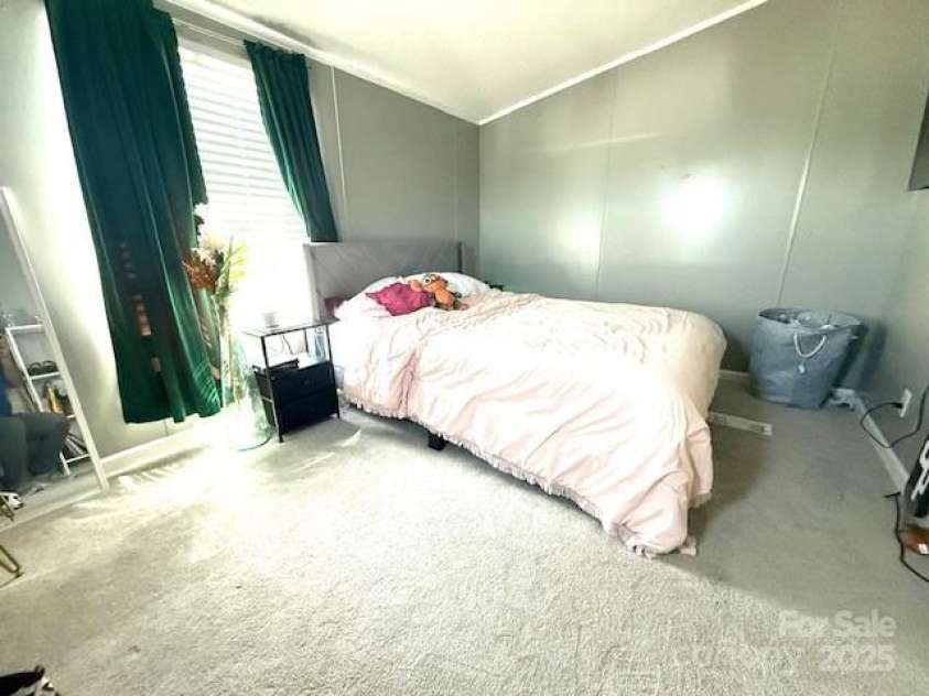 161 Hickory Nut Drive, Statesville, NC 28677.  MLS# CAR4245428, YatesRealty ID 18405. 