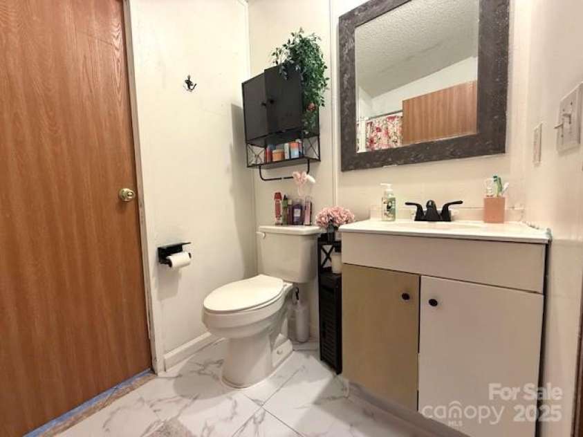 161 Hickory Nut Drive, Statesville, NC 28677.  MLS# CAR4245428, YatesRealty ID 18405. 