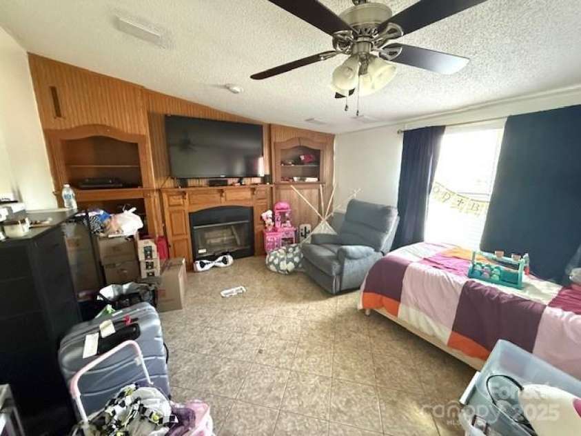 161 Hickory Nut Drive, Statesville, NC 28677.  MLS# CAR4245428, YatesRealty ID 18405. 