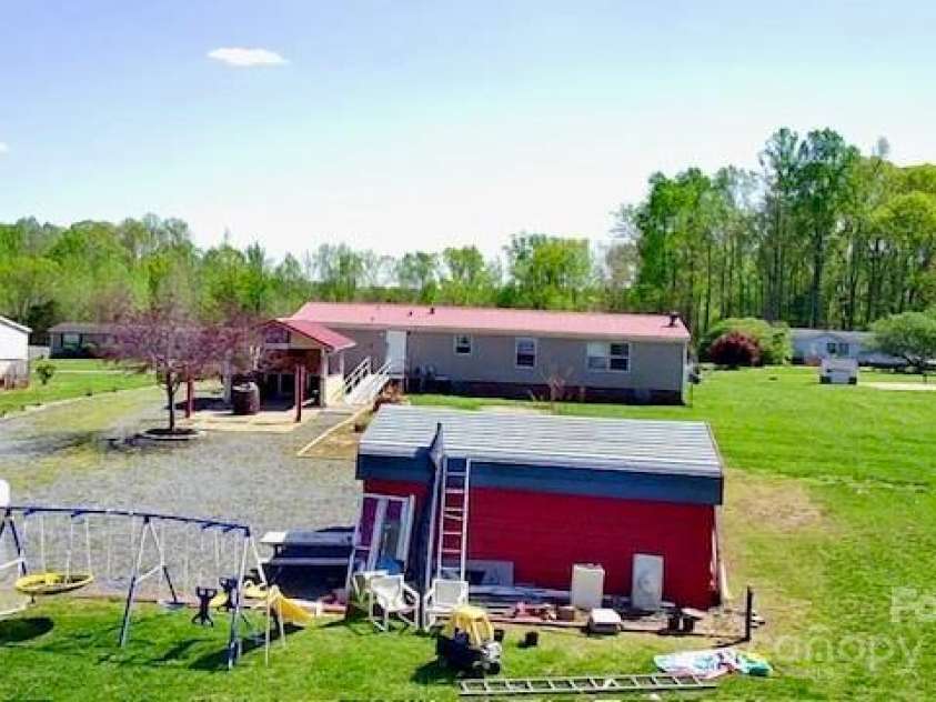 161 Hickory Nut Drive, Statesville, NC 28677.  MLS# CAR4245428, YatesRealty ID 18405. 