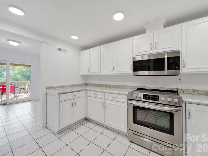 58 Ridgeport Road, Clover, SC 29710.  MLS# CAR4376847, YatesRealty ID 18405. Kitchen