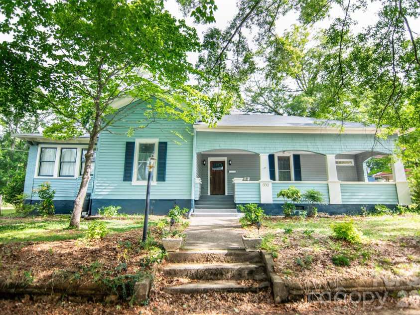 600 Warren Street, Shelby, NC 28150.  MLS# CAR4377606, YatesRealty ID 18406. 