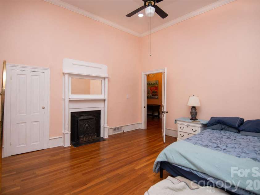 600 Warren Street, Shelby, NC 28150.  MLS# CAR4377606, YatesRealty ID 18406. 