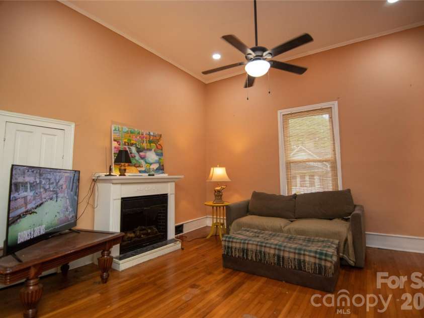 600 Warren Street, Shelby, NC 28150.  MLS# CAR4377606, YatesRealty ID 18406. 