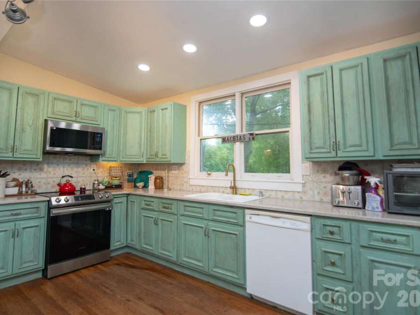 600 Warren Street, Shelby, NC 28150.  MLS# CAR4377606, YatesRealty ID 18406. 