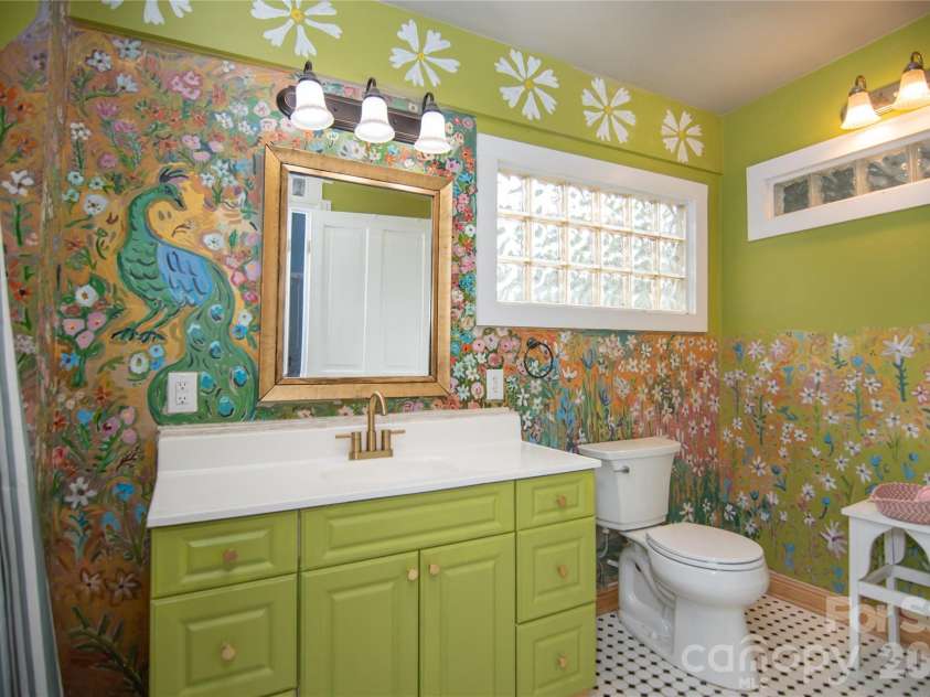600 Warren Street, Shelby, NC 28150.  MLS# CAR4377606, YatesRealty ID 18406. 