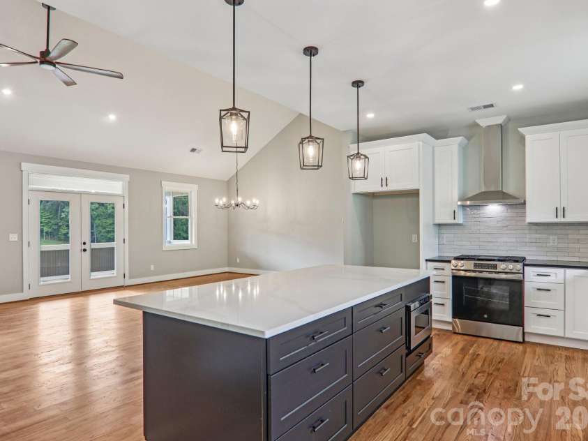 1060 California Creek Road, Mars Hill, NC 28754.  MLS# CAR4377594, YatesRealty ID 18407. 