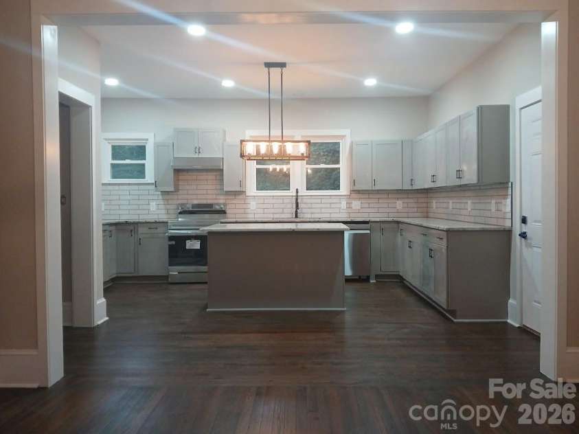 105 Inman Avenue, Bessemer City, NC 28016.  MLS# CAR4337137, YatesRealty ID 18408. Chef's Kitchen