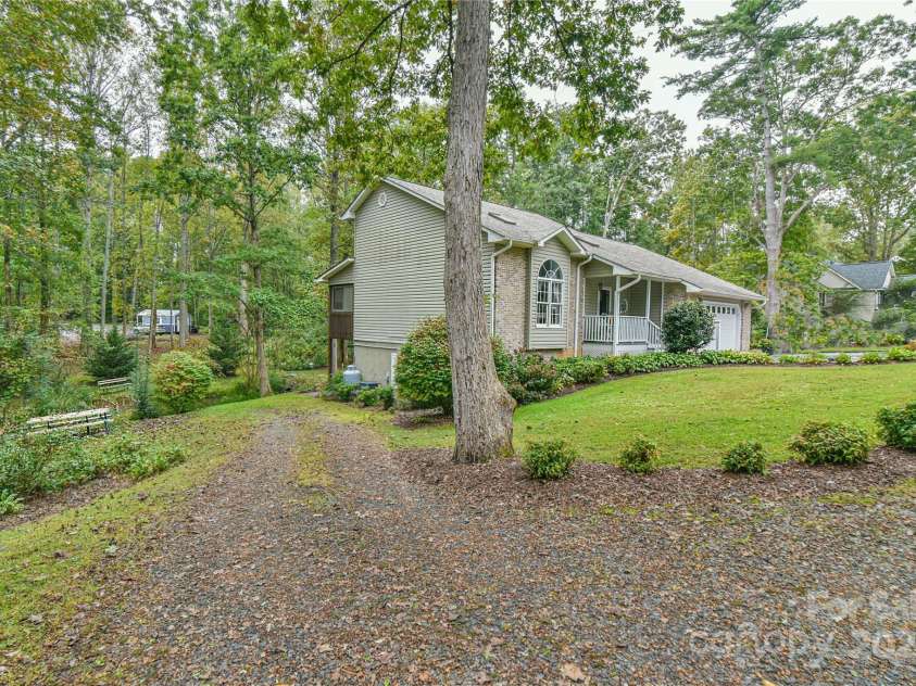 145 Fox Glen Drive, Arden, NC 28704.  MLS# CAR4134713, YatesRealty ID 18409. 