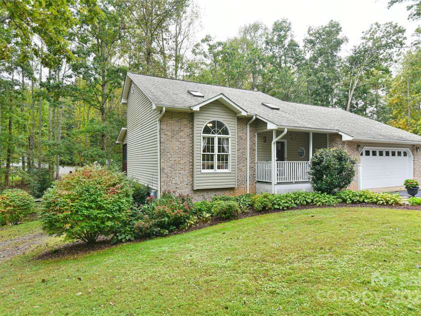 145 Fox Glen Drive, Arden, NC 28704.  MLS# CAR4134713, YatesRealty ID 18409. Entrance to main level living