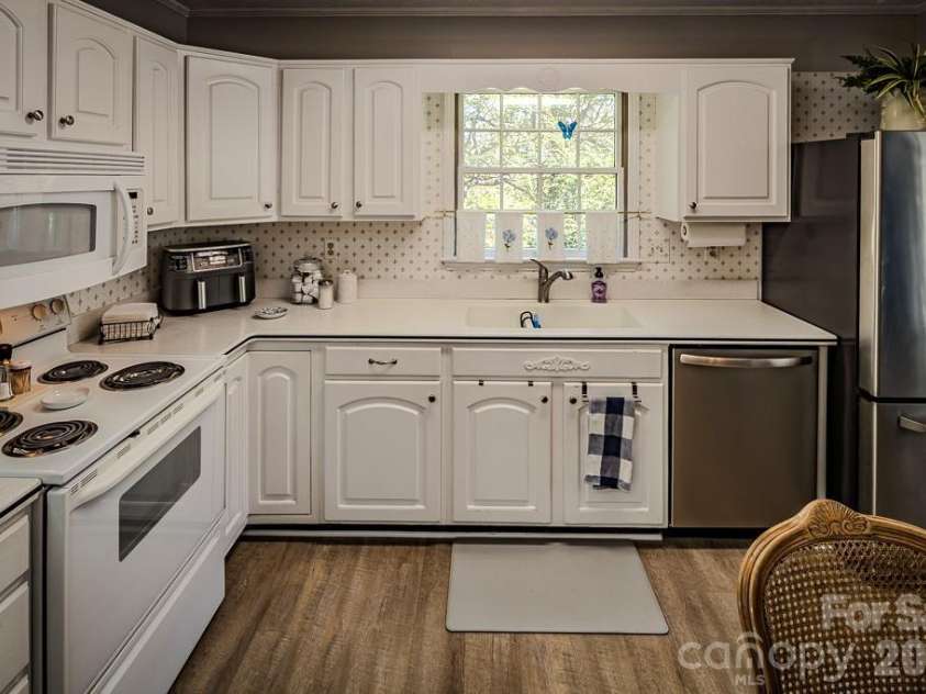 38 Rocky Meadows Road, Newland, NC 28657.  MLS# CAR4377593, YatesRealty ID 18409. 