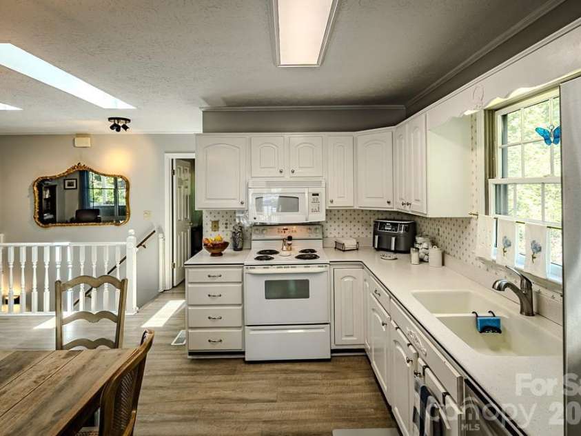 38 Rocky Meadows Road, Newland, NC 28657.  MLS# CAR4377593, YatesRealty ID 18409. 