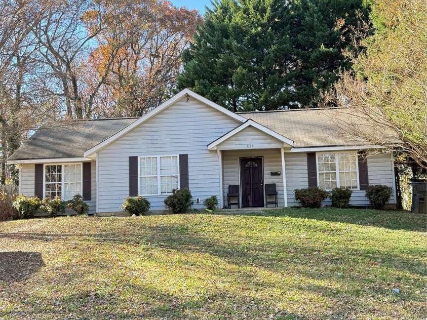 629 Drury Drive, Charlotte, NC 28206.  MLS# CAR4320352, YatesRealty ID 1841. 