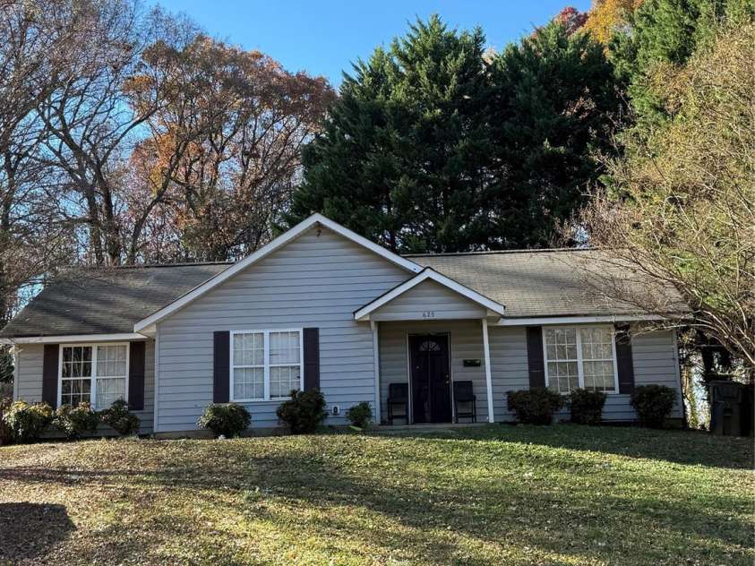 629 Drury Drive, Charlotte, NC 28206.  MLS# CAR4320352, YatesRealty ID 1841. 