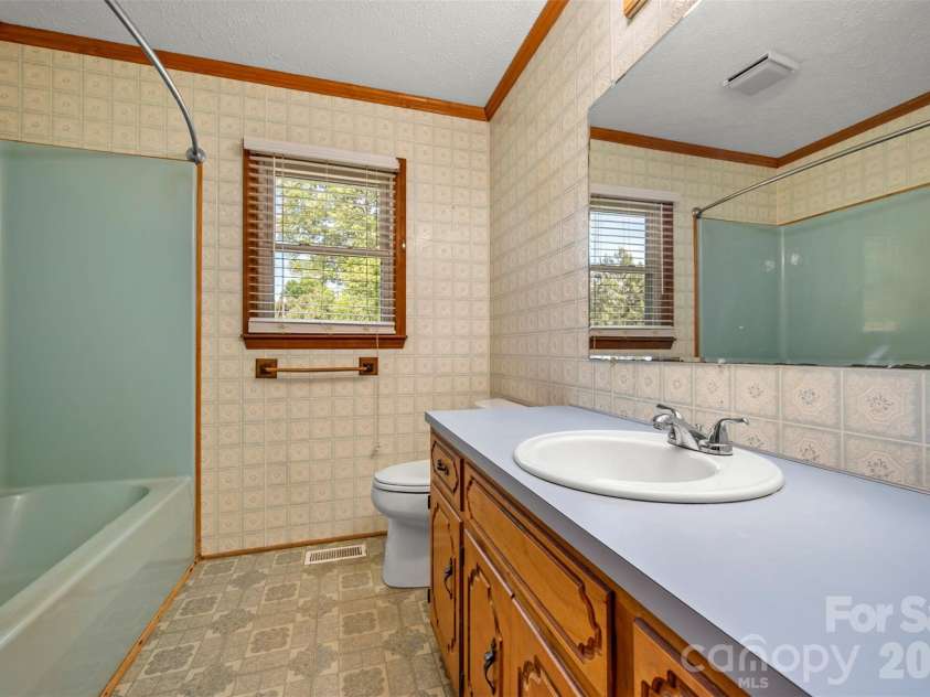 184 Clelo Drive, Casar, NC 28020.  MLS# CAR4375194, YatesRealty ID 18410. Bathroom