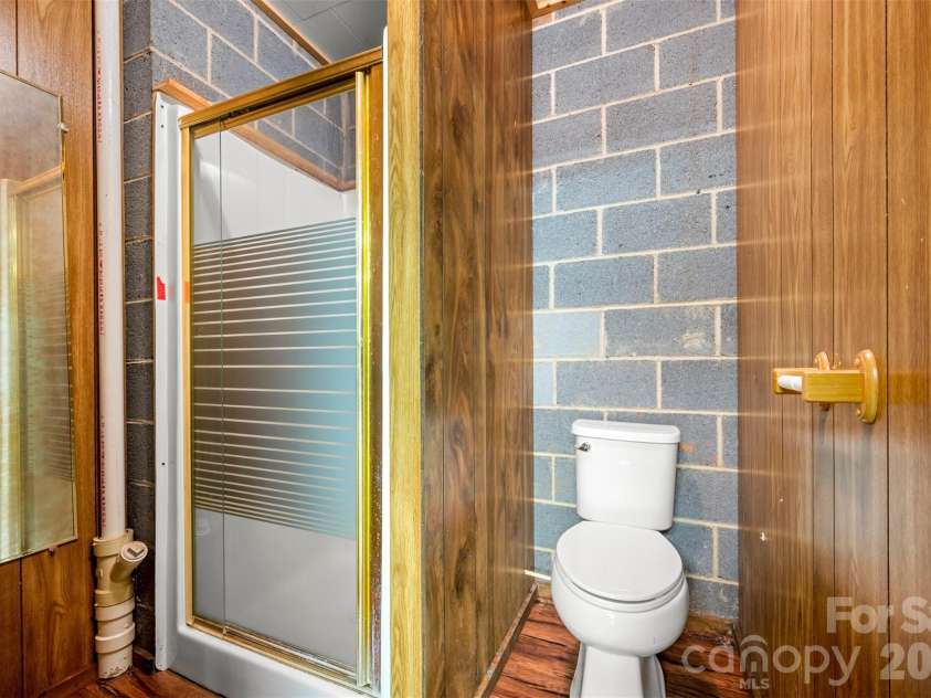 184 Clelo Drive, Casar, NC 28020.  MLS# CAR4375194, YatesRealty ID 18410. Bathroom