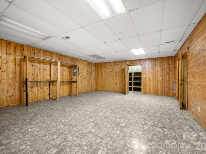184 Clelo Drive, Casar, NC 28020.  MLS# CAR4375194, YatesRealty ID 18410. Den