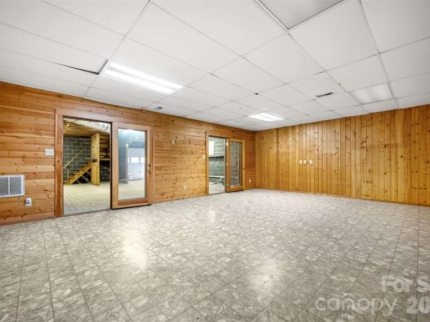 184 Clelo Drive, Casar, NC 28020.  MLS# CAR4375194, YatesRealty ID 18410. Den