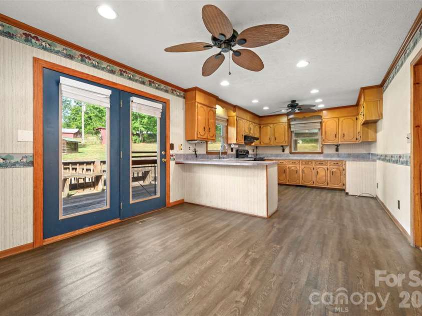 184 Clelo Drive, Casar, NC 28020.  MLS# CAR4375194, YatesRealty ID 18410. Dining Area/Kitchen