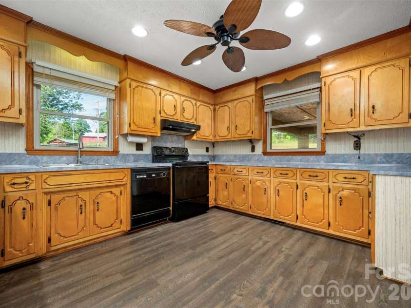 184 Clelo Drive, Casar, NC 28020.  MLS# CAR4375194, YatesRealty ID 18410. Kitchen