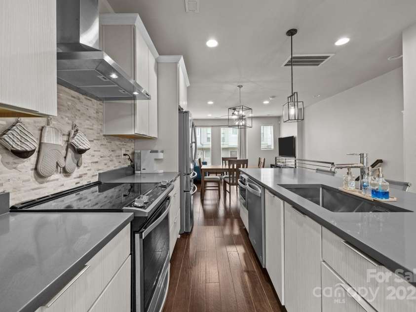 336 Uptown West Drive, Charlotte, NC 28208.  MLS# CAR4260698, YatesRealty ID 18410. 