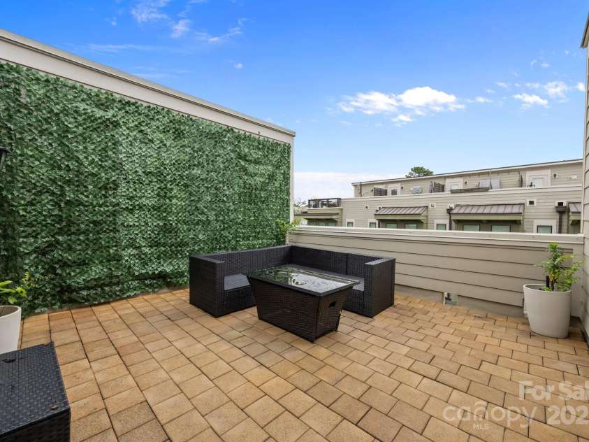 336 Uptown West Drive, Charlotte, NC 28208.  MLS# CAR4260698, YatesRealty ID 18410. 