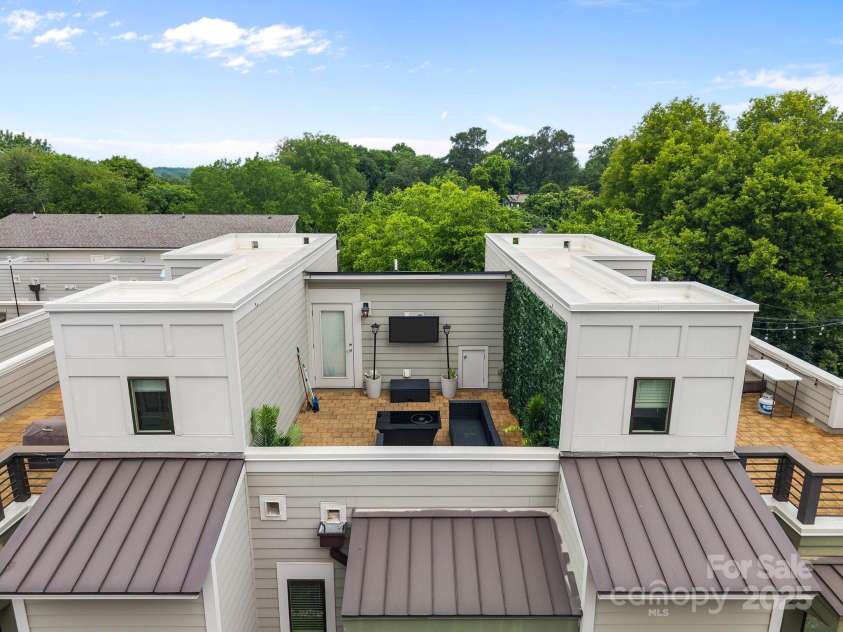 336 Uptown West Drive, Charlotte, NC 28208.  MLS# CAR4260698, YatesRealty ID 18410. 