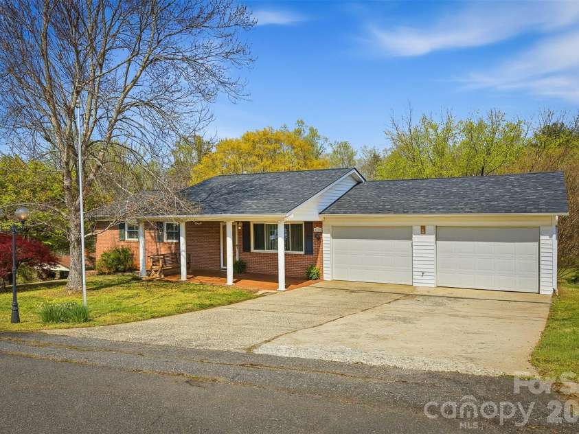 2174 Chester Avenue, Morganton, NC 28655.  MLS# CAR4377623, YatesRealty ID 18411. 