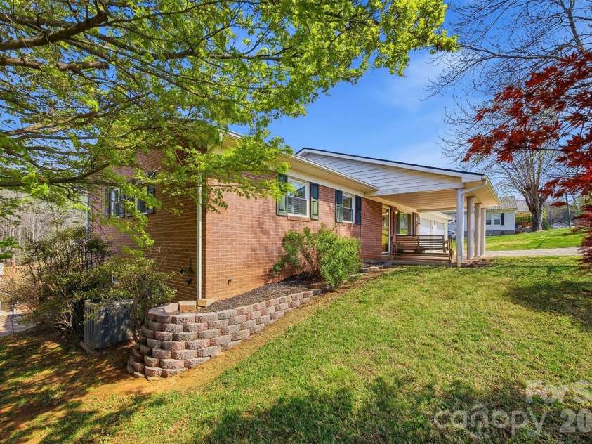 2174 Chester Avenue, Morganton, NC 28655.  MLS# CAR4377623, YatesRealty ID 18411. 