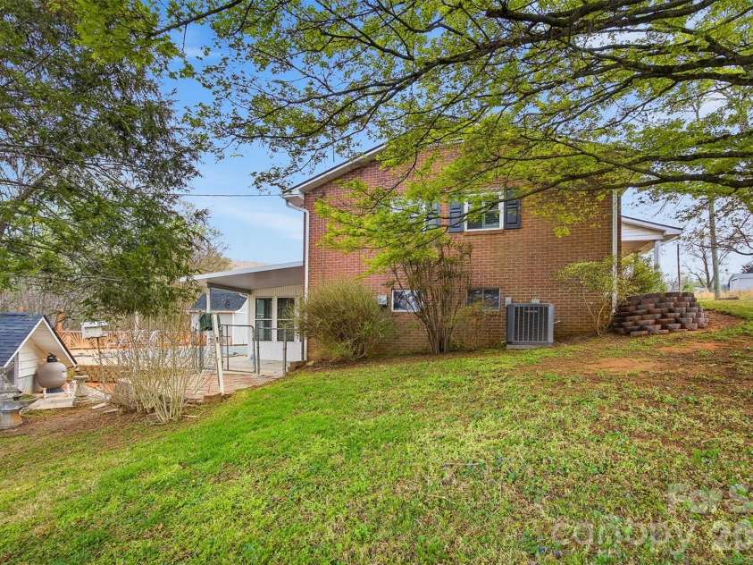 2174 Chester Avenue, Morganton, NC 28655.  MLS# CAR4377623, YatesRealty ID 18411. 