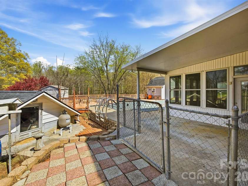 2174 Chester Avenue, Morganton, NC 28655.  MLS# CAR4377623, YatesRealty ID 18411. 