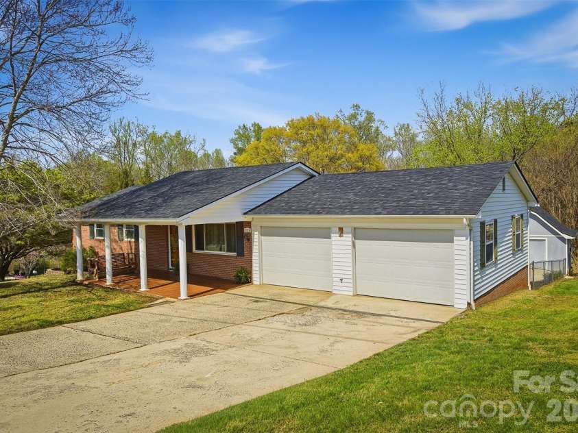 2174 Chester Avenue, Morganton, NC 28655.  MLS# CAR4377623, YatesRealty ID 18411. 