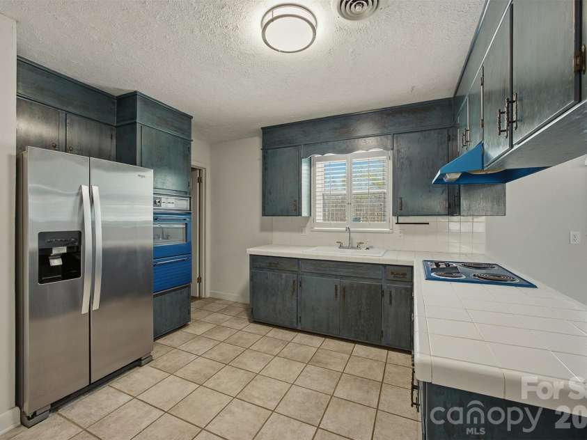 2174 Chester Avenue, Morganton, NC 28655.  MLS# CAR4377623, YatesRealty ID 18411. 