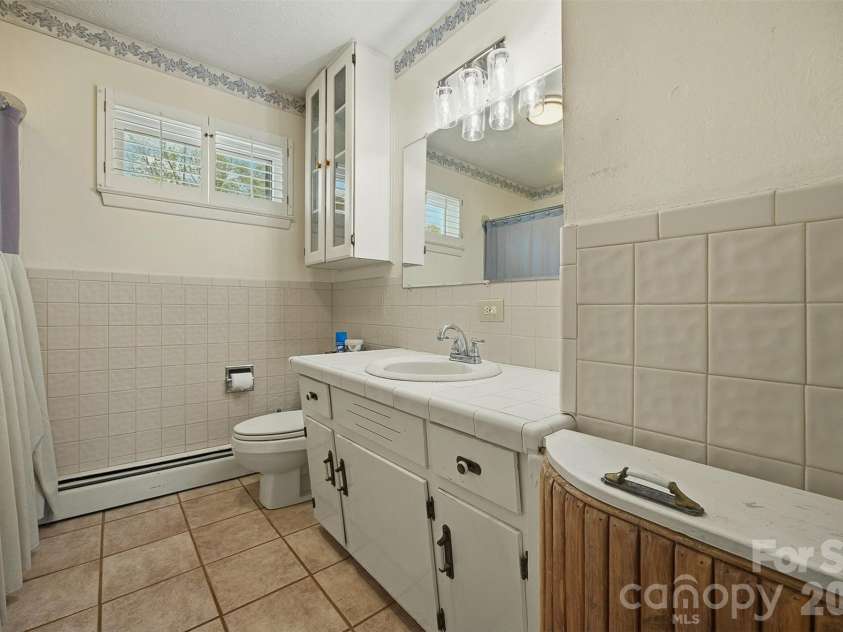 2174 Chester Avenue, Morganton, NC 28655.  MLS# CAR4377623, YatesRealty ID 18411. 
