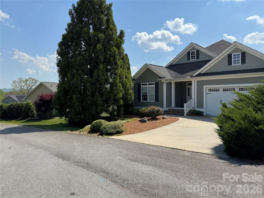 25 Copper Court, Hendersonville, NC 28792.  MLS# CAR4377349, YatesRealty ID 18412. 