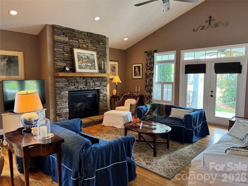 25 Copper Court, Hendersonville, NC 28792.  MLS# CAR4377349, YatesRealty ID 18412. 