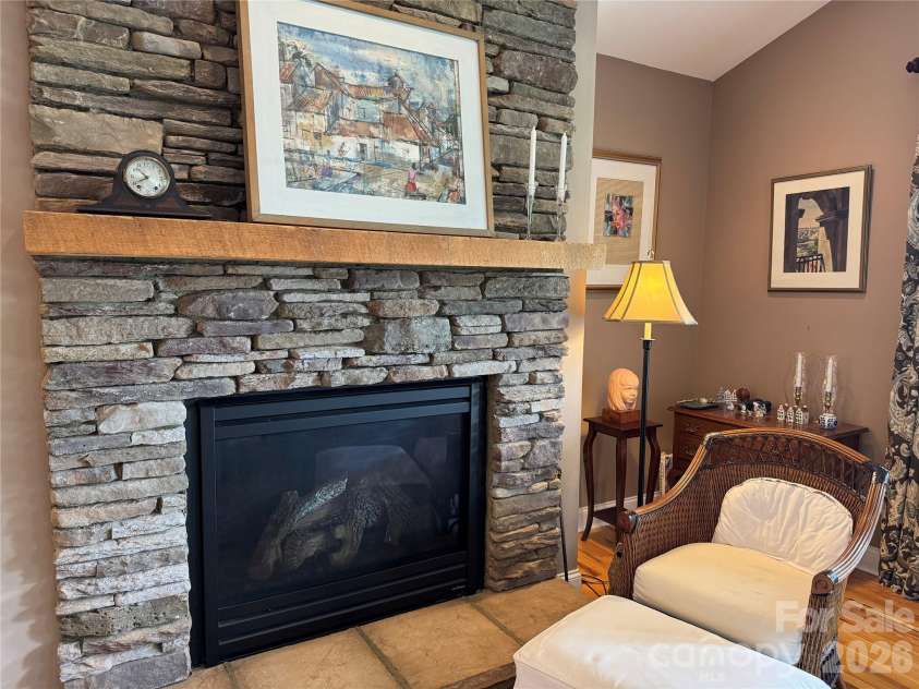 25 Copper Court, Hendersonville, NC 28792.  MLS# CAR4377349, YatesRealty ID 18412. 