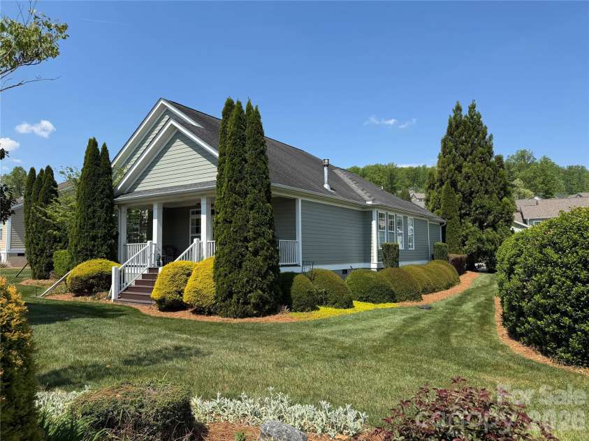 25 Copper Court, Hendersonville, NC 28792.  MLS# CAR4377349, YatesRealty ID 18412. 