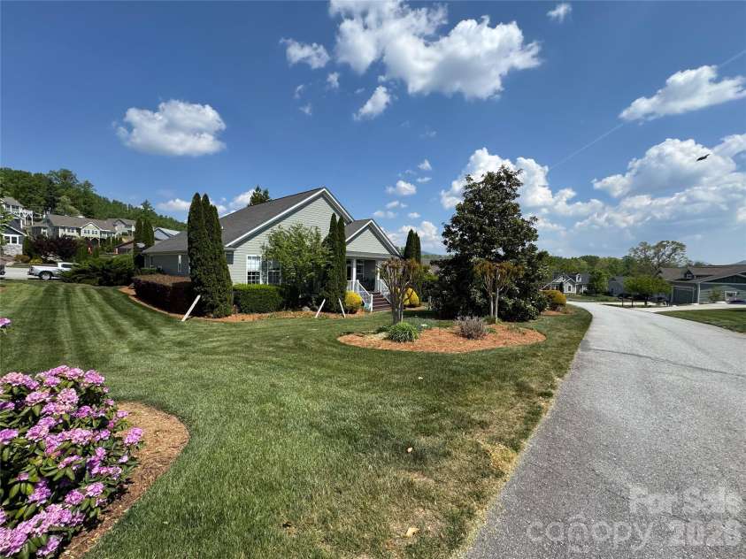 25 Copper Court, Hendersonville, NC 28792.  MLS# CAR4377349, YatesRealty ID 18412. 