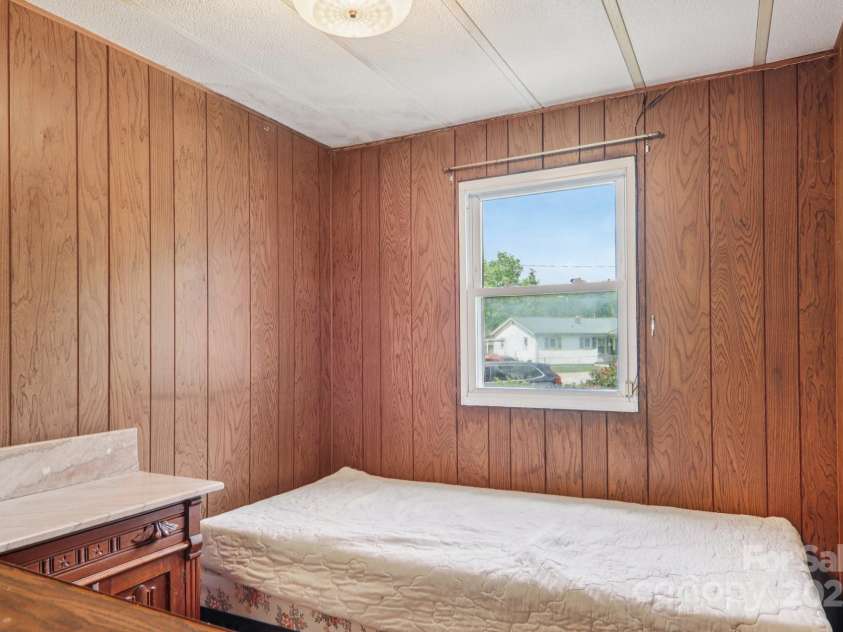 68 Cornwell Drive, Waynesville, NC 28786.  MLS# CAR4265358, YatesRealty ID 18412. Bedroom