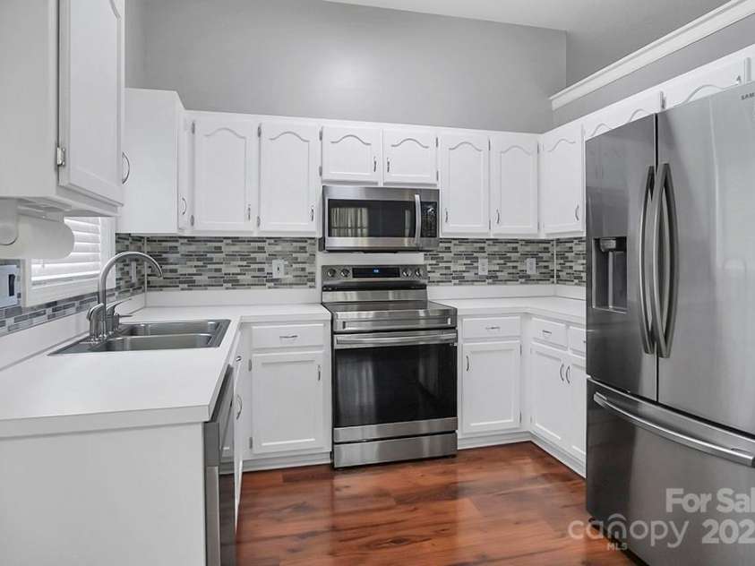 2467 Hawk Ridge Drive, Gastonia, NC 28056.  MLS# CAR4268435, YatesRealty ID 18414. 
